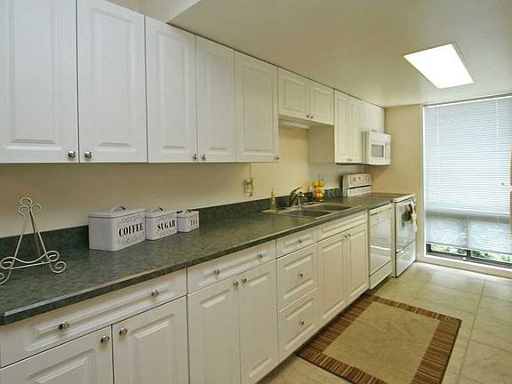 3rd image of 407 Sheoah 9 Blvd
