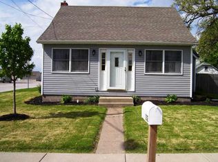 132 W Mayne St, Blue Grass, IA