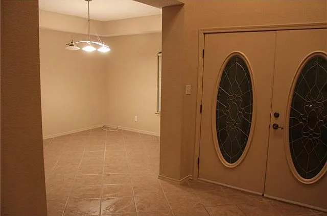 443 Emerald Shore Ln — Photo 2