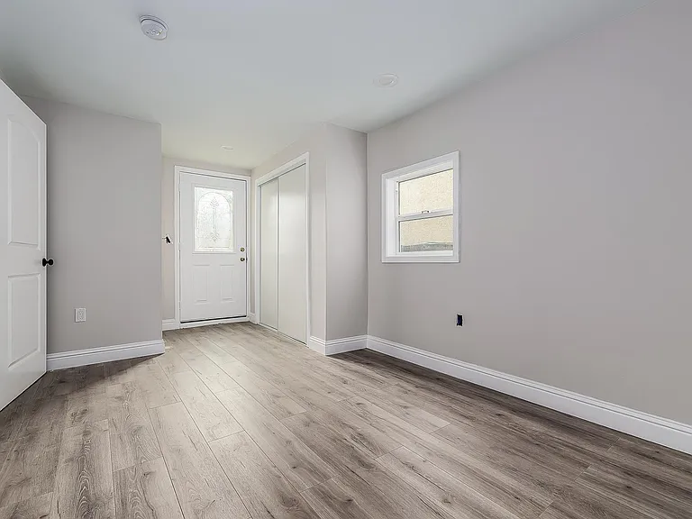 633 Kains Ave — Photo 11