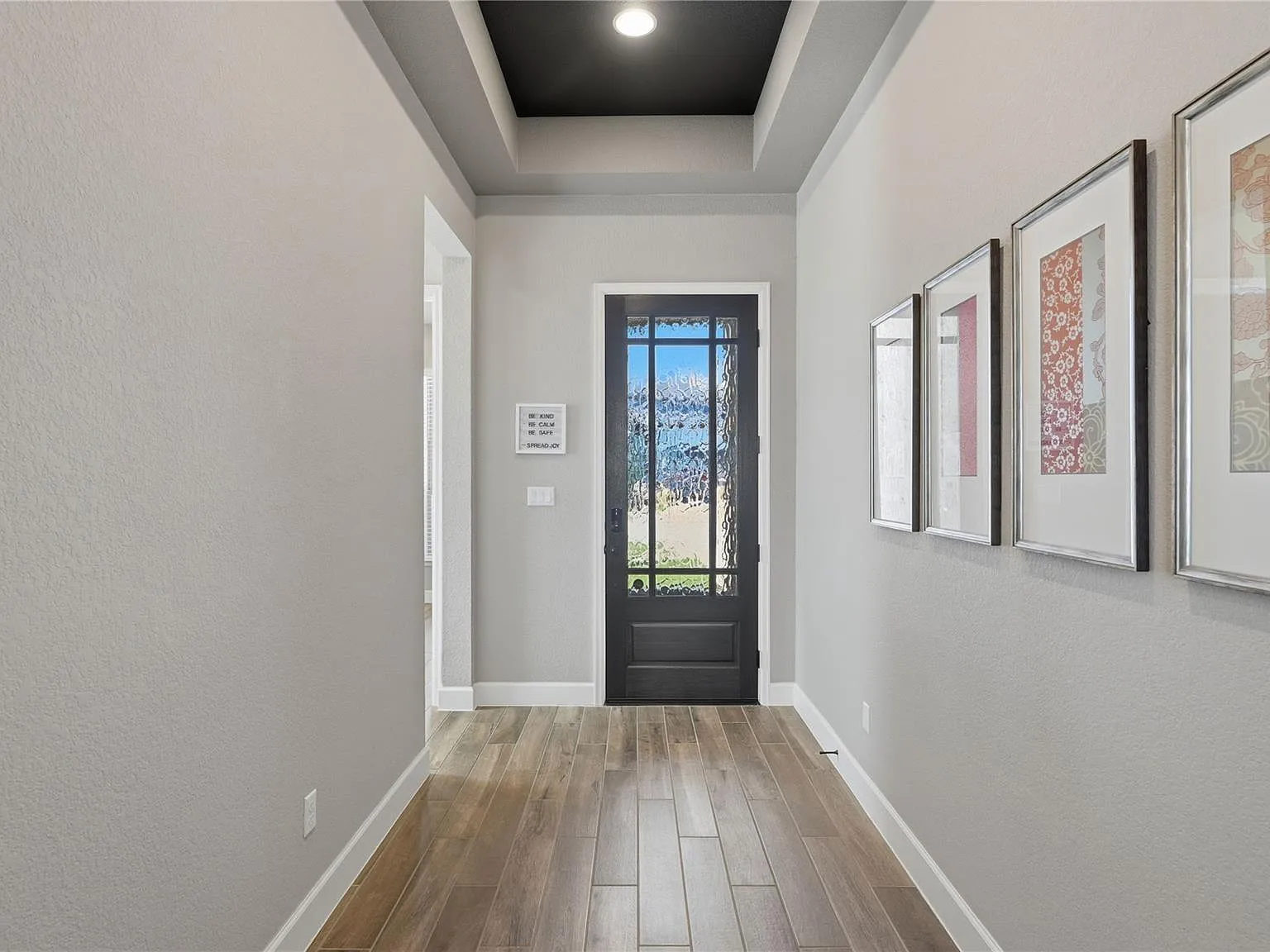 3 bed, 2.0 bath, 1956 sqft, $2,700 — Photo 3