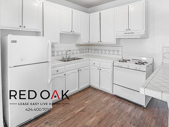 3rd image of 716 N Saint Andrews Pl #102