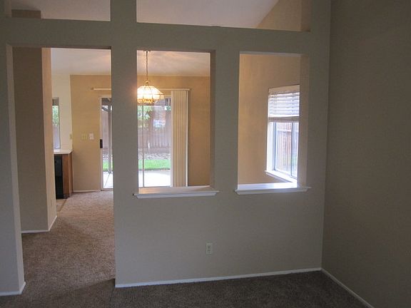 3rd image of 28 Regina Dr