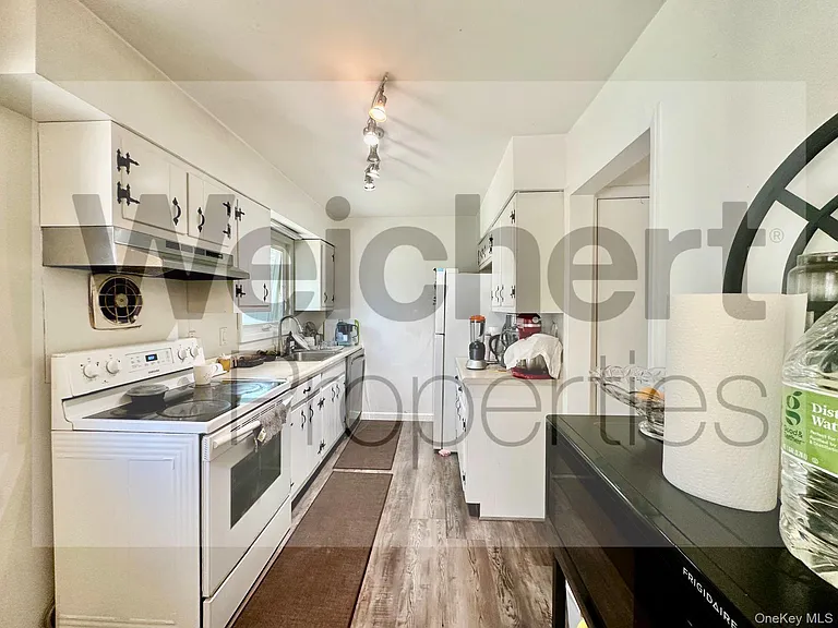 211 W 22nd St — Photo 7