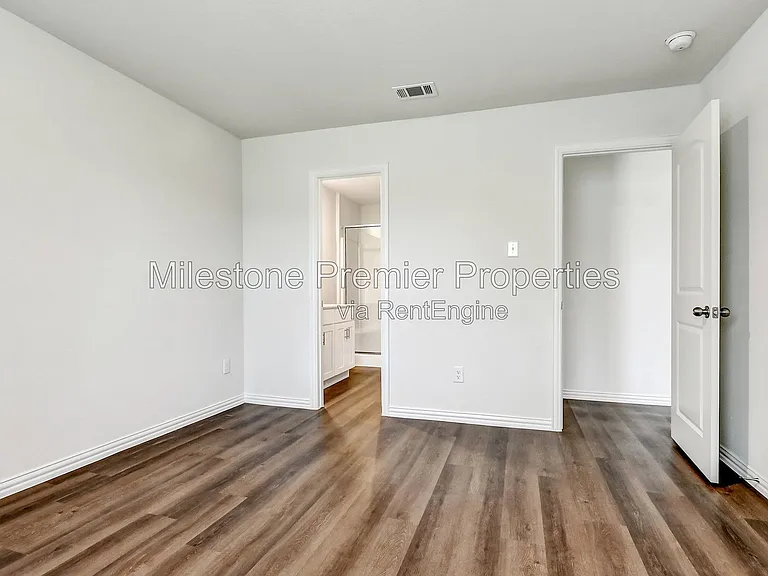 419 E Hull St — Photo 11