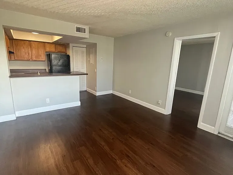728 Executive Center Dr #29-5-29 — Photo 5