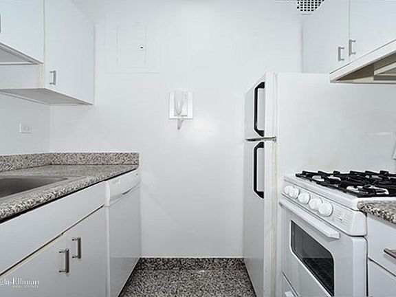 4th image of 166 E 63rd St APT 6H