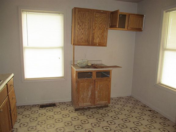 3rd image of 2601 Holland St
