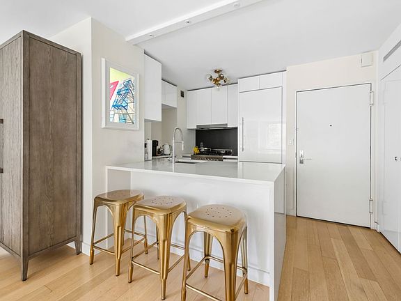 4th image of 301 W 53rd St APT 3E