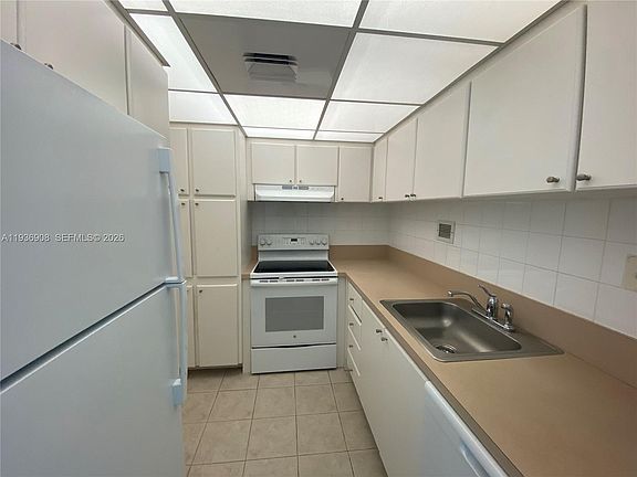 5th image of 1000 West Ave APT 723