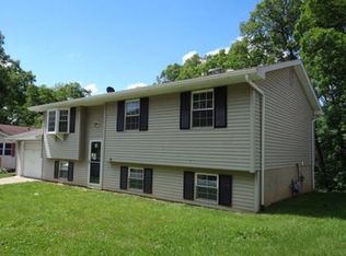 15377 Jeffrey Ln, Brighton, IL 62012