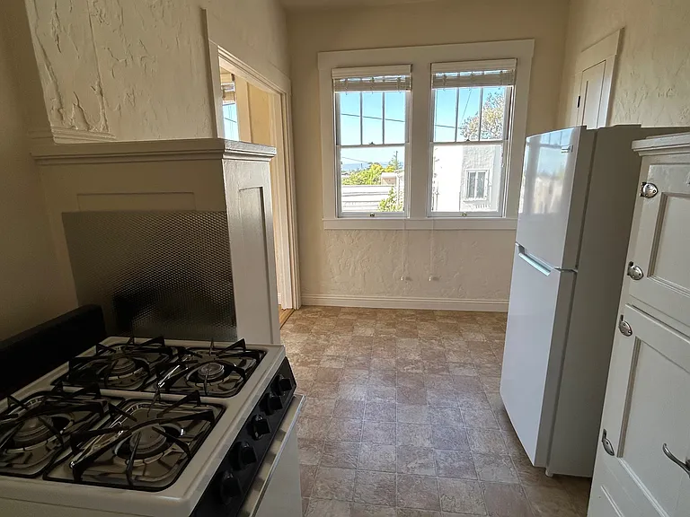 3500 35th Ave #7 — Photo 10