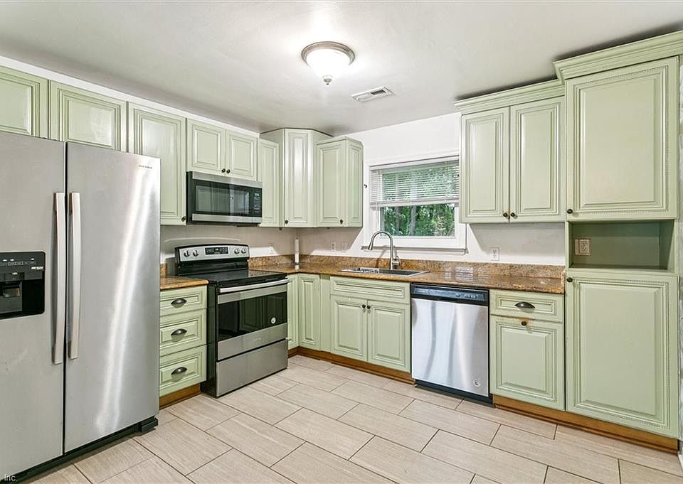 1st image of 21 Teakwood Dr