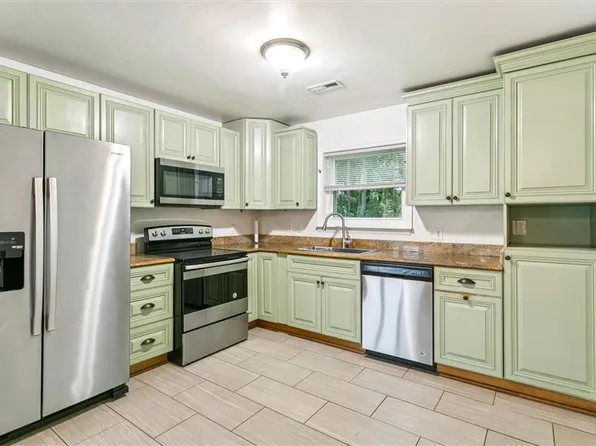 21 Teakwood Dr, Newport News, VA 23601