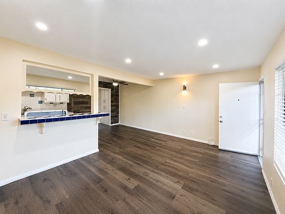 2nd image of 1853 Chestnut Ave #14