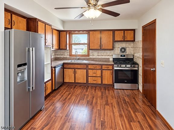 5th image of 311 Rutherford Blvd