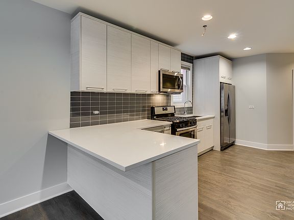 5th image of 835 N Marshfield Ave #1