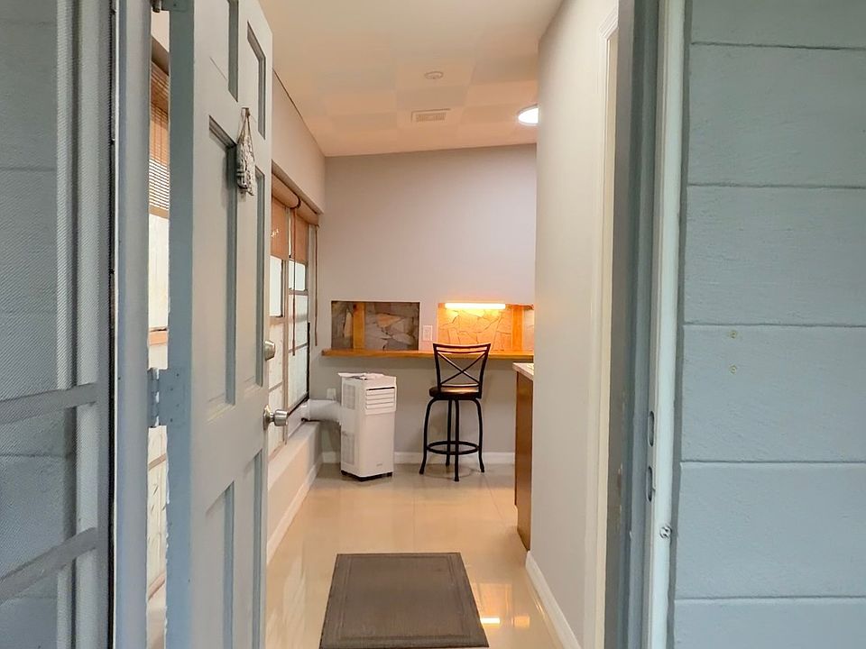 1st image of 947 Pinedale Ave #1