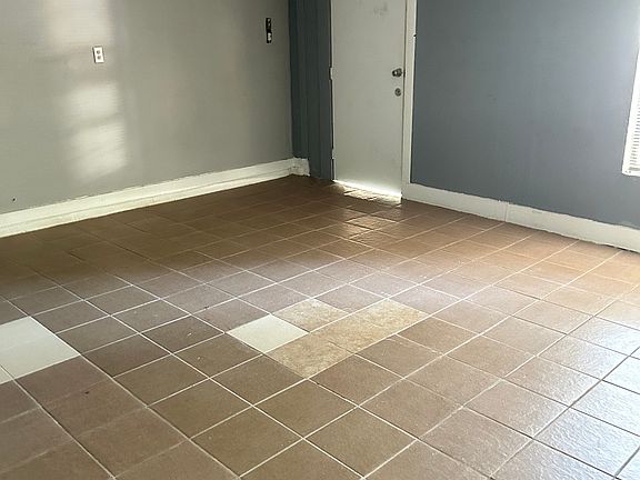 Large bedroom 400 square feet.