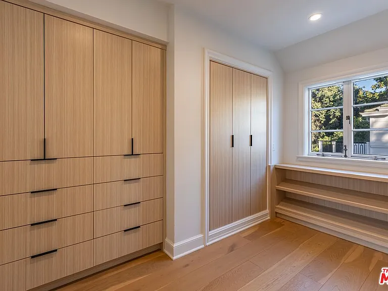 702 N Beverly Dr — Photo 36