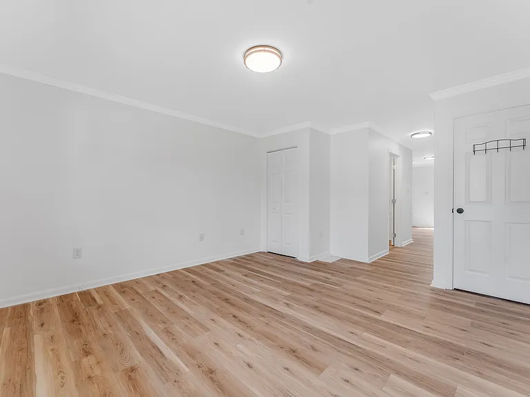 138 Putnam St — Photo 18