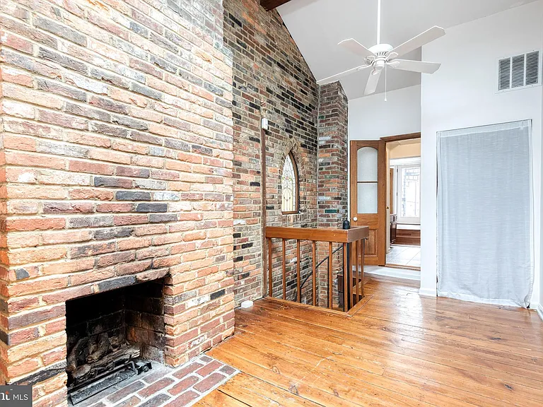 223 E Churchill St — Photo 11