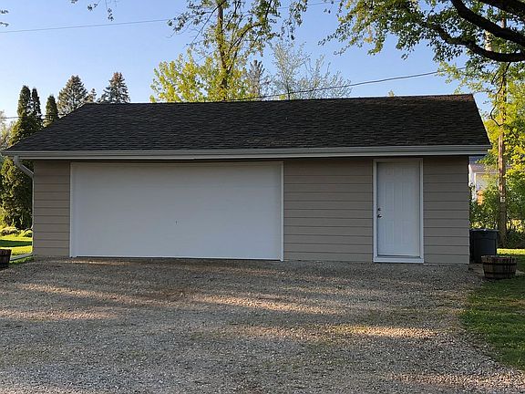 3rd image of 28230 N Lake Dr