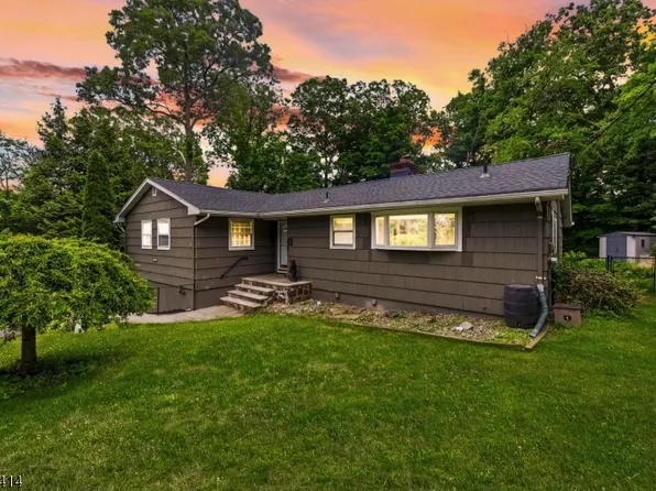 128 Upper High Crest Dr, West Milford Twp., NJ 07480