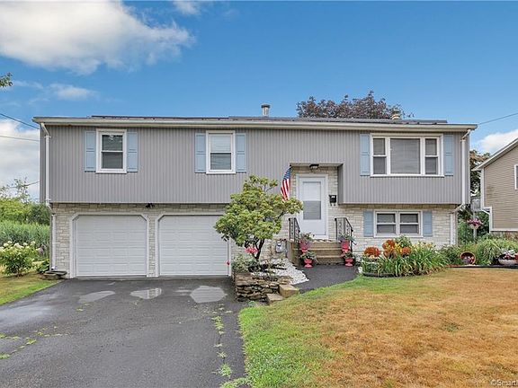 5th image of 151 Seabreeze Ave