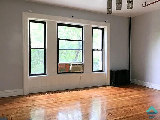 Rented by EXR | media 4