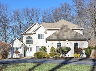 3 Ethan Allen Dr, Suffern, NY 10901
