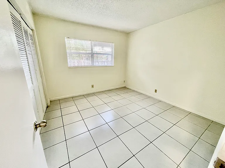 274 SW 9th St #1 — Photo 25