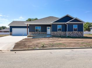 720 E Vivian St, Bolivar, MO 65613