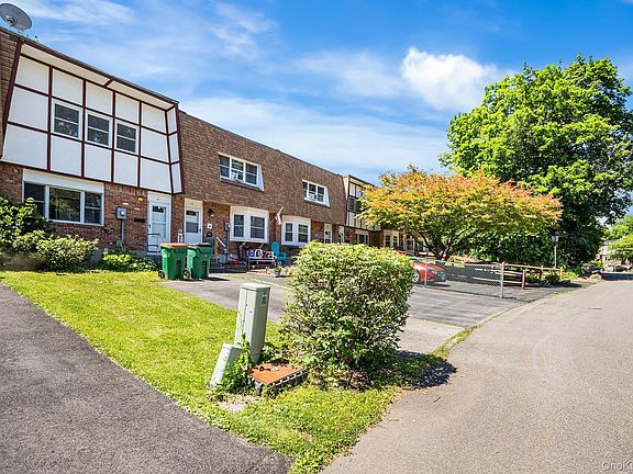3rd image of 21 Roundtree Court