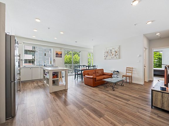 4th image of 10838 Whalley Blvd #220