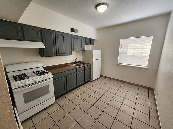 4th image of 305 N Almendra St #B