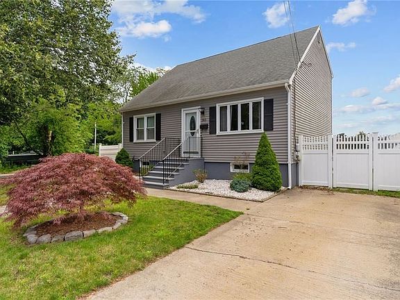 3rd image of 165 Park View Blvd