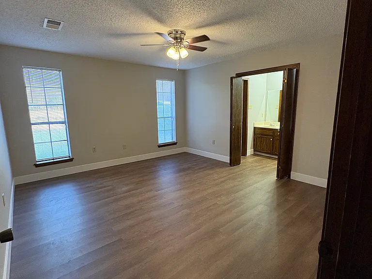 2730 S Meadowood Ave — Photo 20