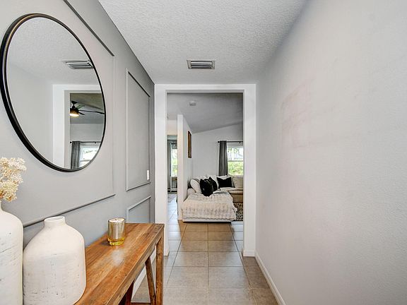 4th image of 271 SW Todd Avenue
