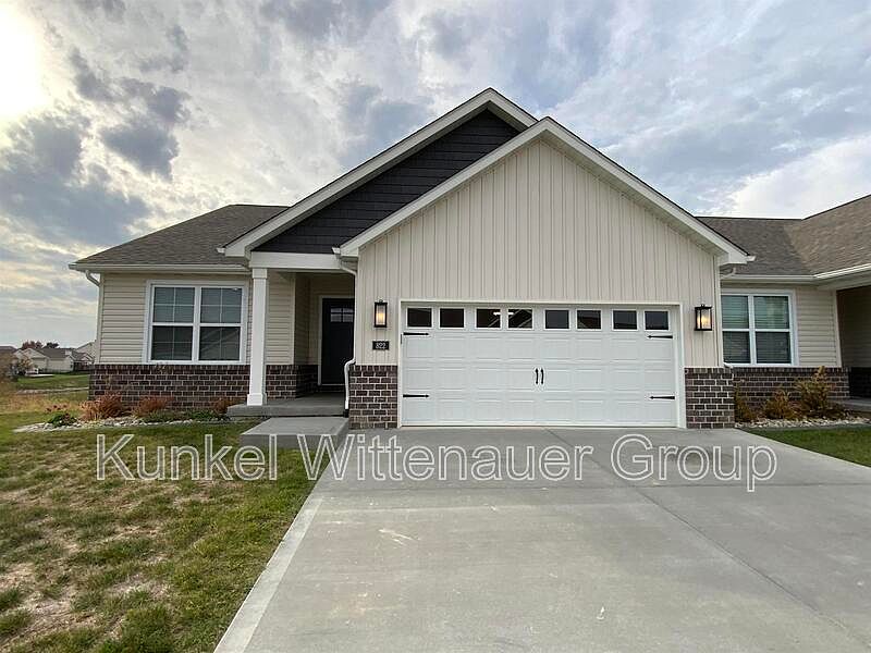 1st image of 822 Applewood Creek Dr