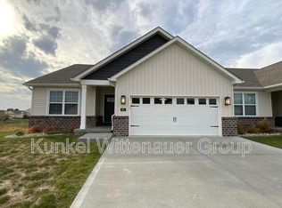 822 Applewood Creek Dr, Fairview Heights, IL 62208