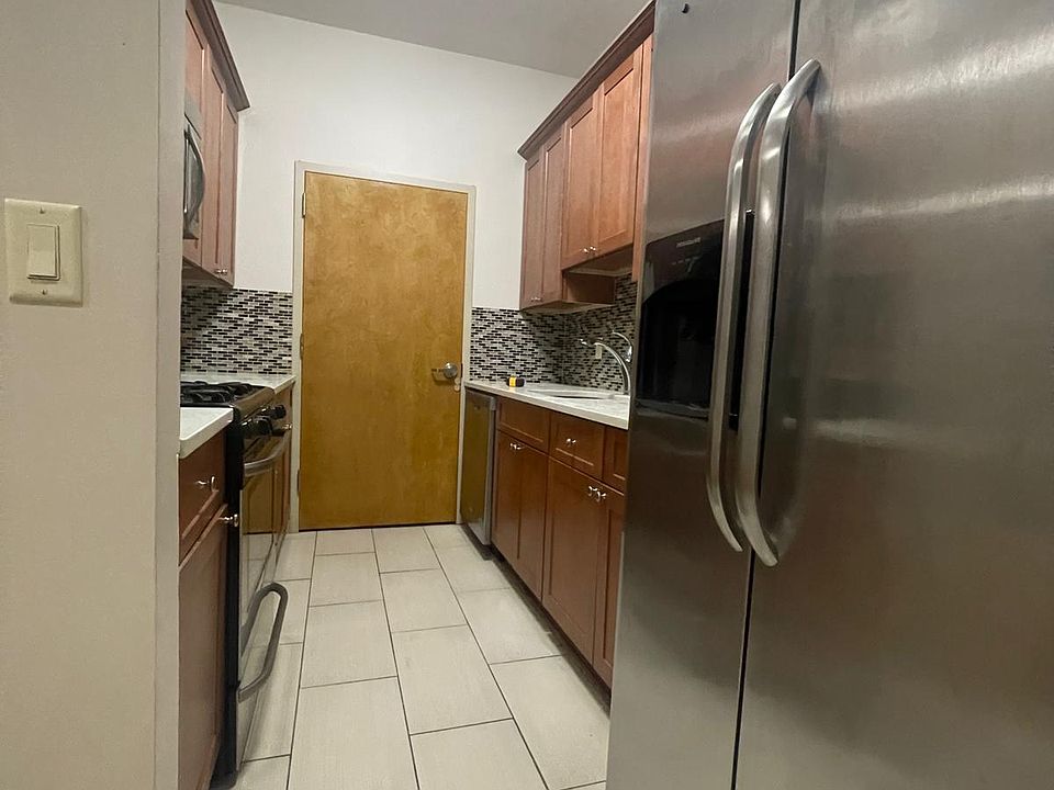 1st image of 50 Oak St #105