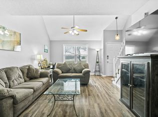 910 E Summit St, Smithville, MO 64089