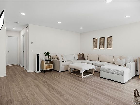 4th image of 36 Richmond Boulevard #4A