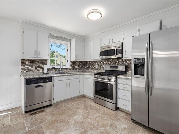 4th image of 37 Ridgeway Dr