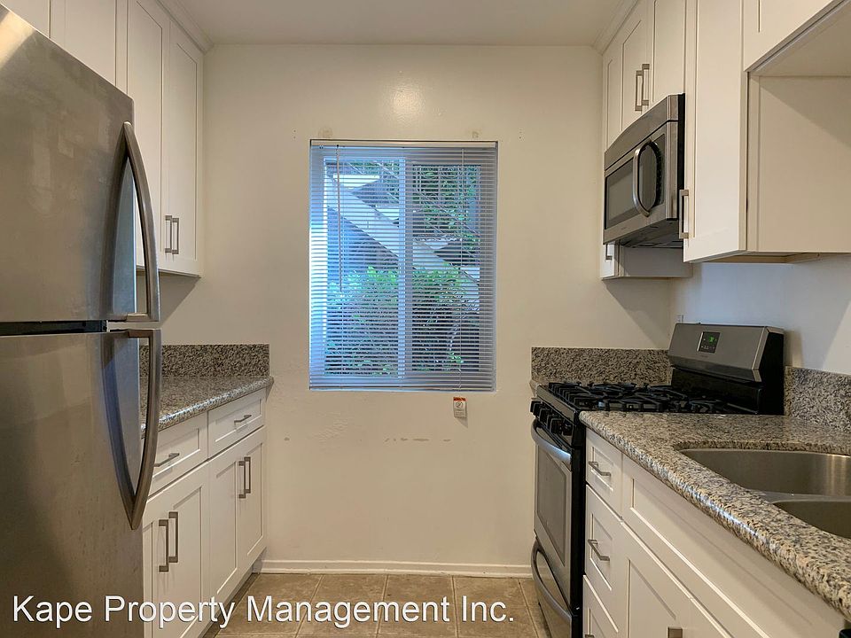 1st image of 521 N Sweetzer Ave APT 3