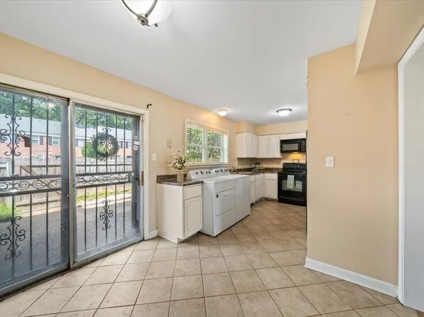 5696 Quince Rd APT 3, Memphis, TN 38119