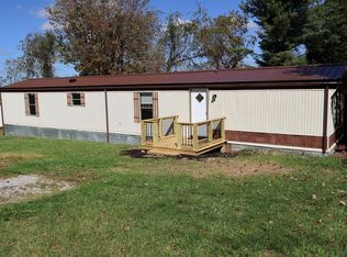 66 Greenview Ln, Hillsville, VA 24343