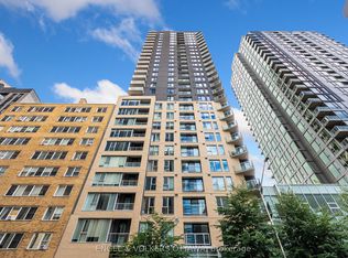 40 Nepean St #907, Ottawa, ON K2P0X5