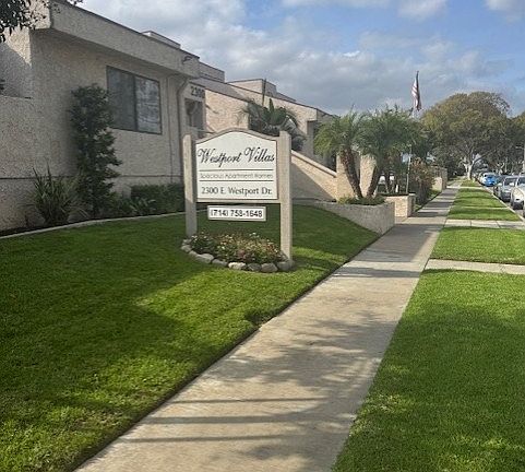 3rd image of 2300 E Westport Dr #299550ac1